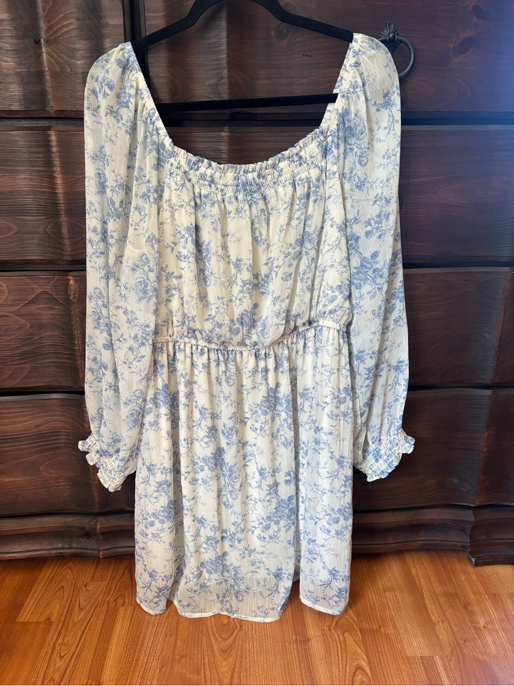 Wallflower Women’s Blue & White Chiffon Floral Long Sleeve Dress, Size XL